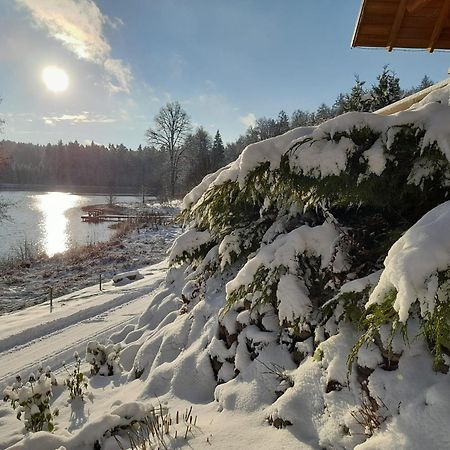 Ezerkalni Villa Raiskums Eksteriør bilde