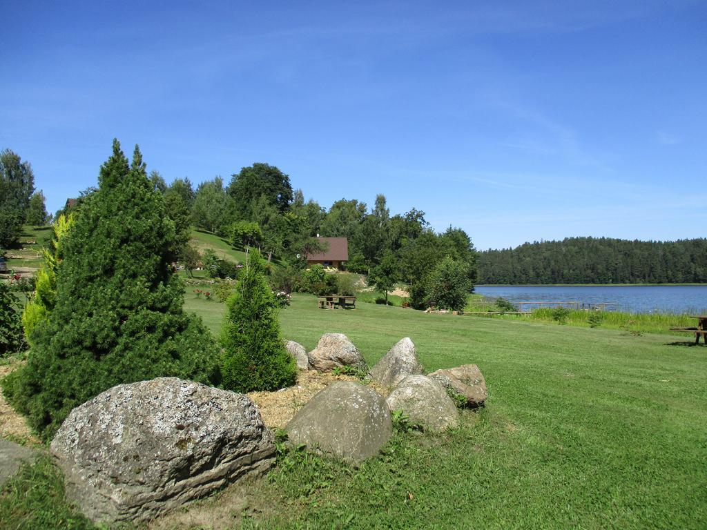 Ezerkalni Villa Raiskums Eksteriør bilde