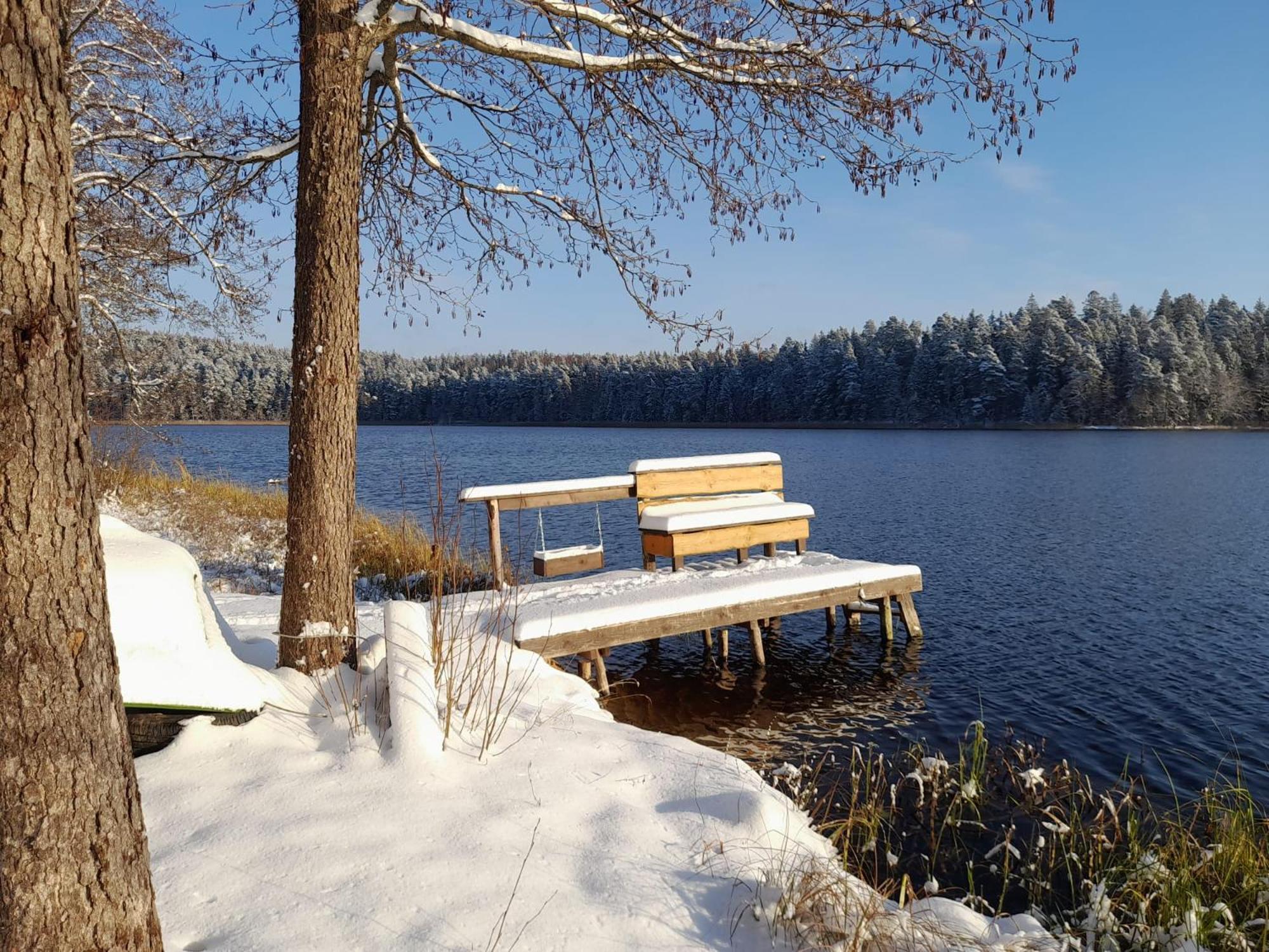 Ezerkalni Villa Raiskums Eksteriør bilde