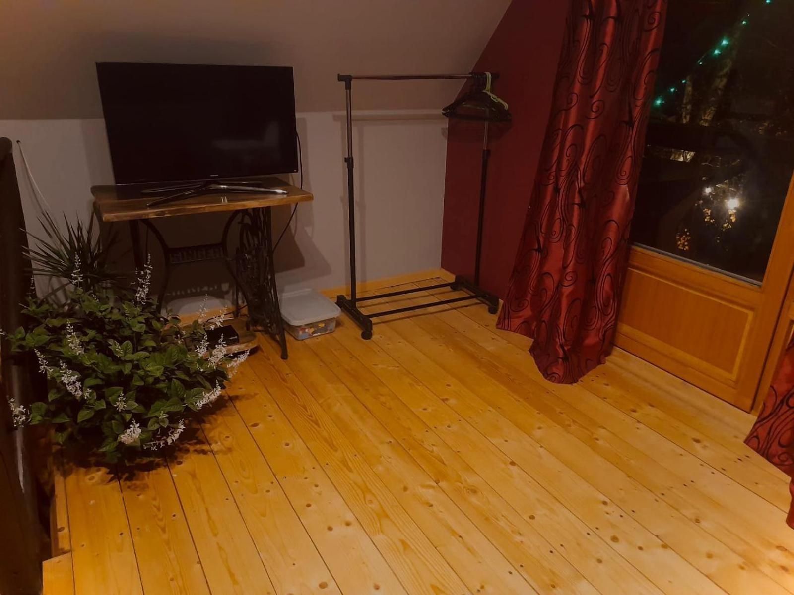 Ezerkalni Villa Raiskums Eksteriør bilde