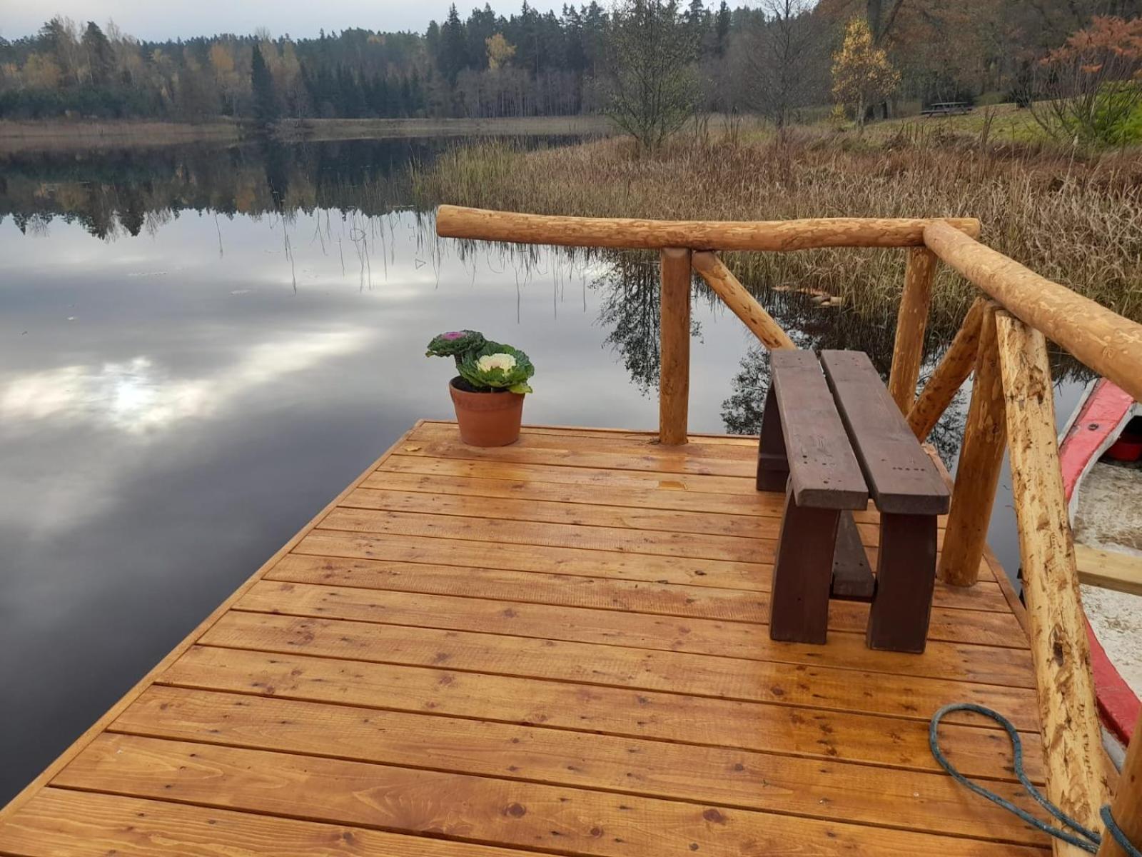Ezerkalni Villa Raiskums Eksteriør bilde