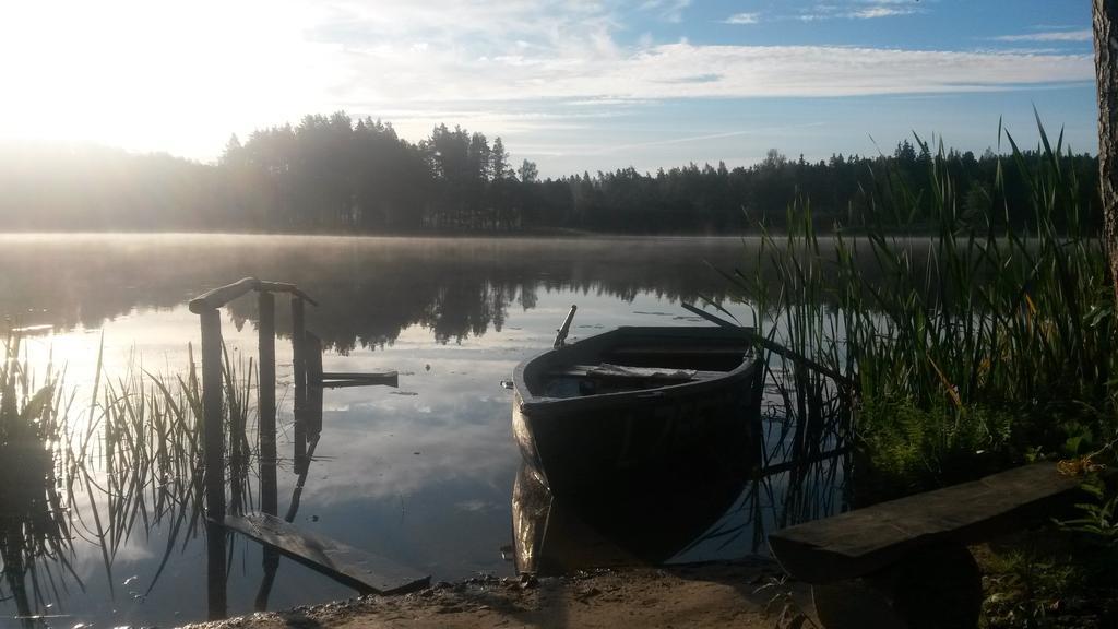 Ezerkalni Villa Raiskums Eksteriør bilde