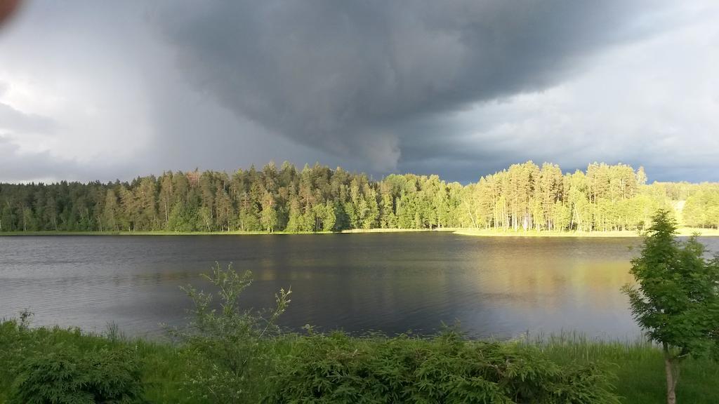 Ezerkalni Villa Raiskums Eksteriør bilde