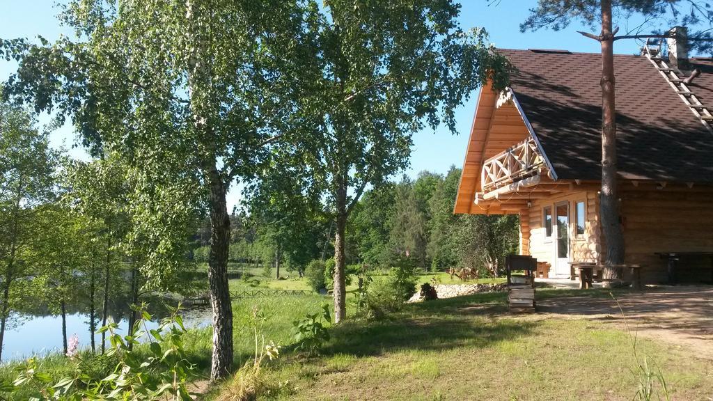 Ezerkalni Villa Raiskums Eksteriør bilde