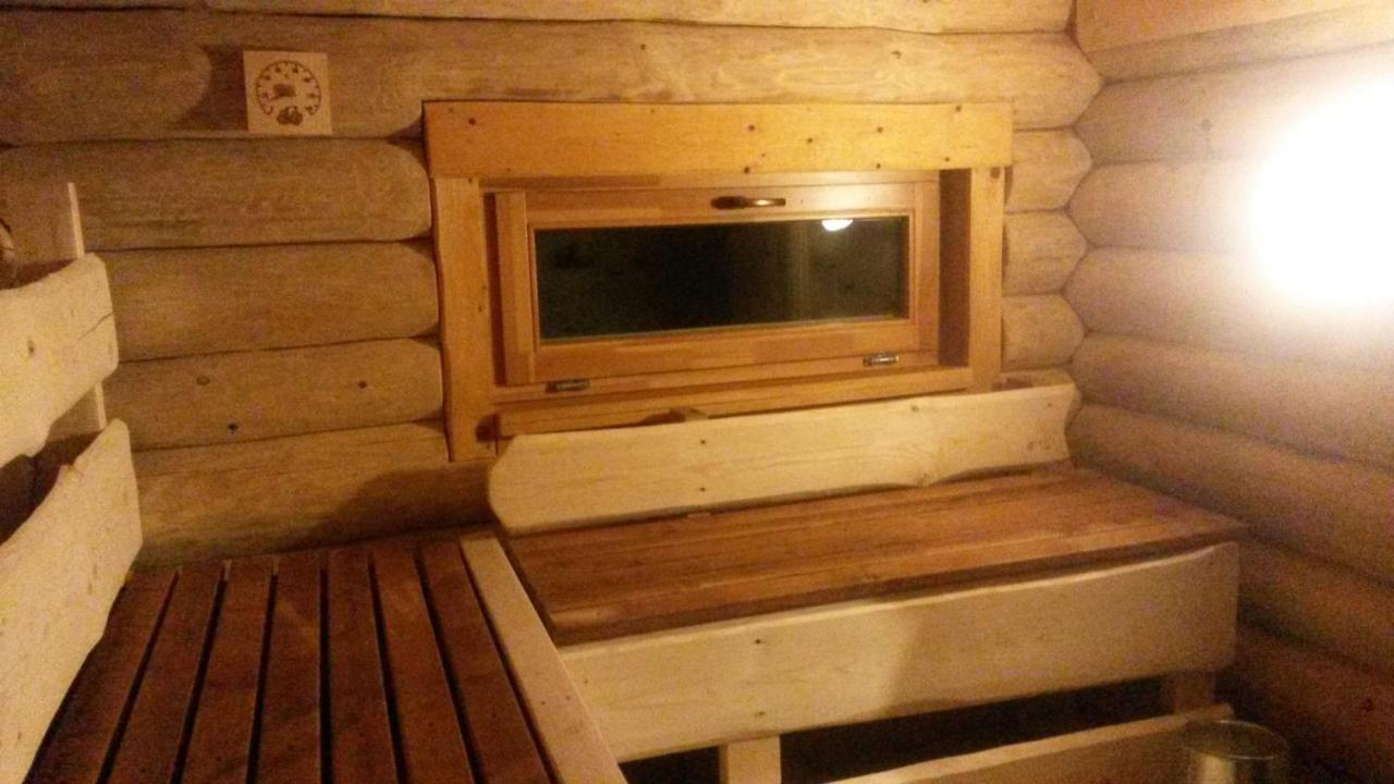 Ezerkalni Villa Raiskums Eksteriør bilde
